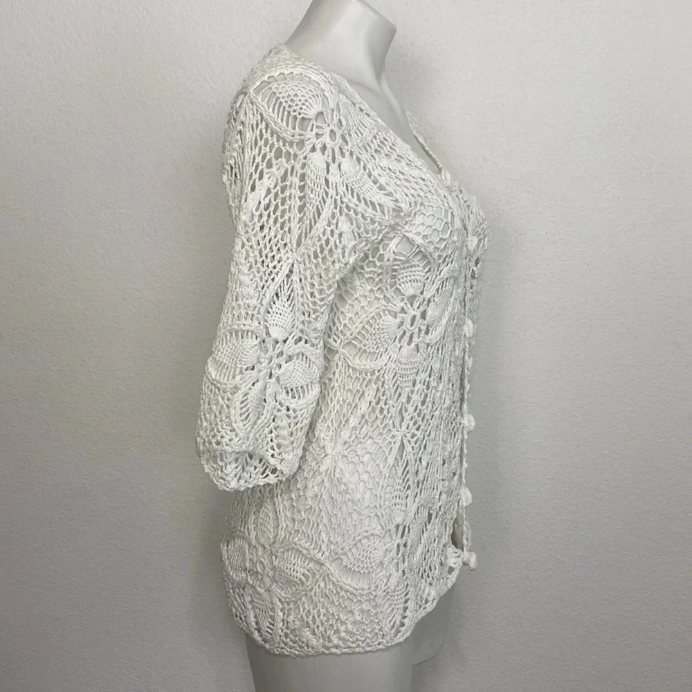 N/A white crochet